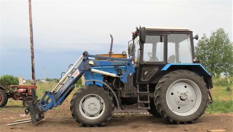 В Исилькульском районе полицейскими задержан подозреваемый в угоне трактора и умышленном уничтожении имущества
